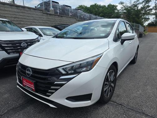Aspen White 2025 Nissan Versa 1.6 SV