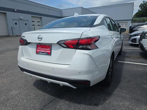 Aspen White 2025 Nissan Versa 1.6 SV