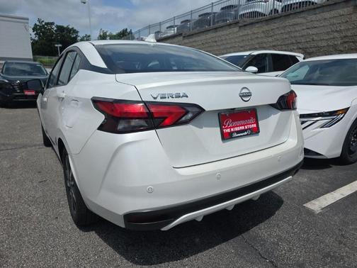 Aspen White 2025 Nissan Versa 1.6 SV