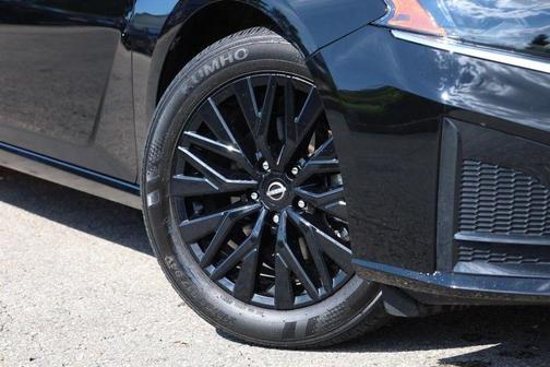 Super Black 2025 Nissan Altima SV