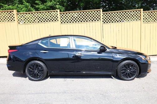Super Black 2025 Nissan Altima SV