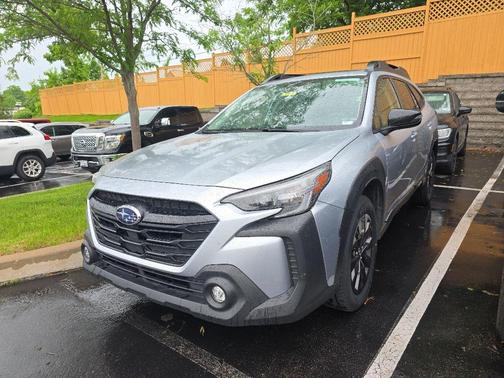 Ice Silver Metallic 2025 Subaru Outback Onyx Edition