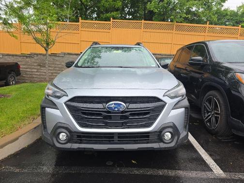 Ice Silver Metallic 2025 Subaru Outback Onyx Edition