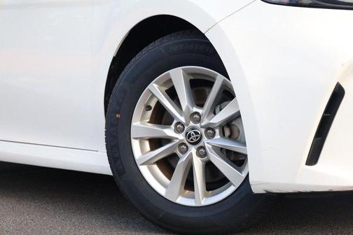 Ice 2025 Toyota Camry LE