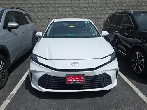 Ice 2025 Toyota Camry LE