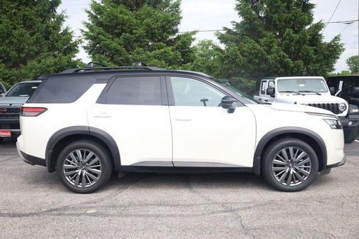White 2024 Nissan Pathfinder SL