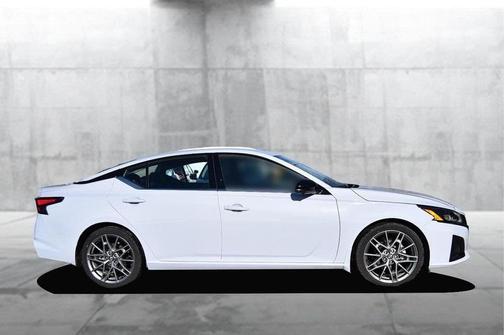 2024 Nissan Altima 2.0 SR