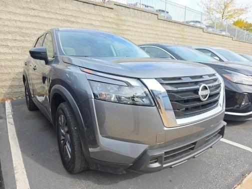 2024 Nissan Pathfinder S