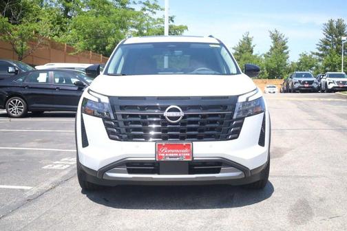 Everest White P 2026 Nissan Pathfinder Platinum