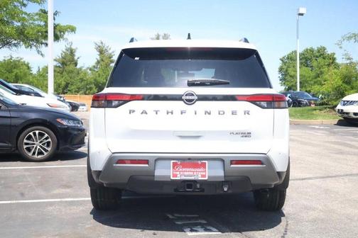 Everest White P 2026 Nissan Pathfinder Platinum