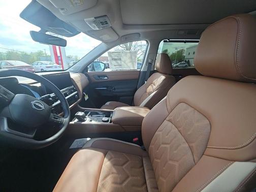 Everest White P 2026 Nissan Pathfinder Platinum