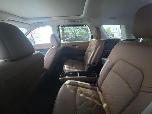 Everest White P 2026 Nissan Pathfinder Platinum