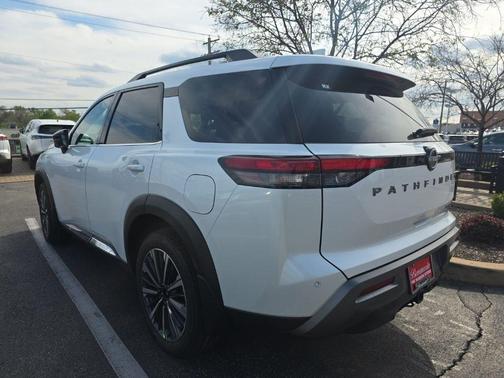 Everest White P 2026 Nissan Pathfinder Platinum