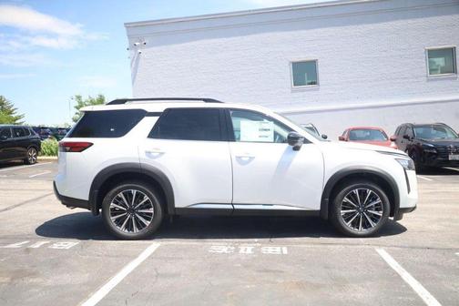 Everest White P 2026 Nissan Pathfinder Platinum