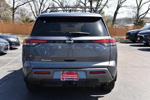 2026 Nissan Pathfinder SL