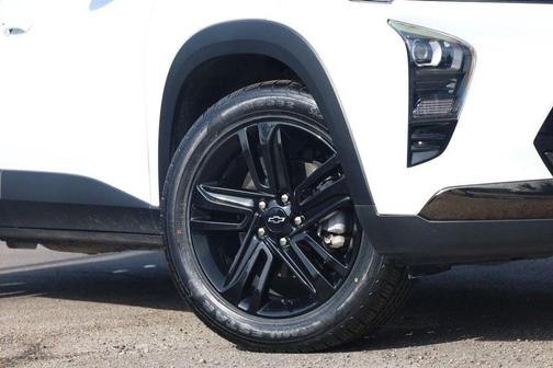 Summit White 2024 Chevrolet Trax ACTIV