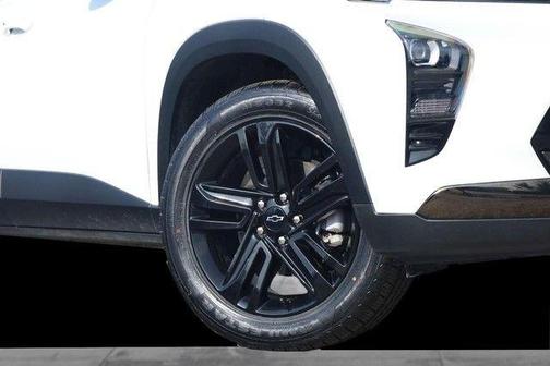 Summit White 2024 Chevrolet Trax ACTIV