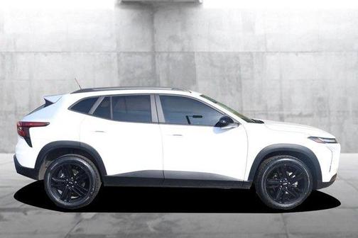 Summit White 2024 Chevrolet Trax ACTIV