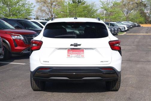 Summit White 2024 Chevrolet Trax ACTIV