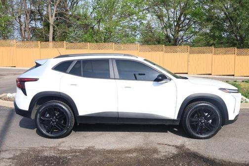 Summit White 2024 Chevrolet Trax ACTIV