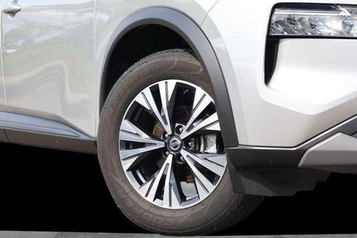 Brilliant Silver Metallic 2021 Nissan Rogue SV