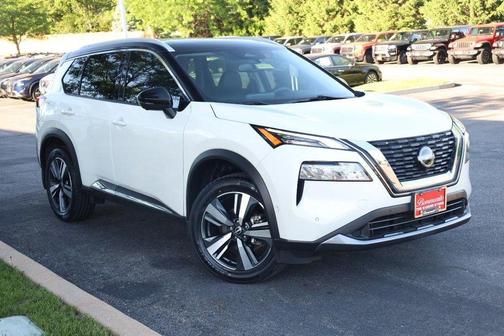 2 Tone White / Black Roof 2023 Nissan Rogue SL