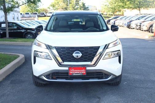 2 Tone White / Black Roof 2023 Nissan Rogue SL
