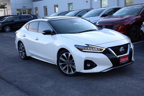 White 2023 Nissan Maxima Platinum
