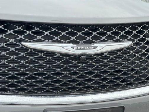 2022 Chrysler Pacifica Touring-L