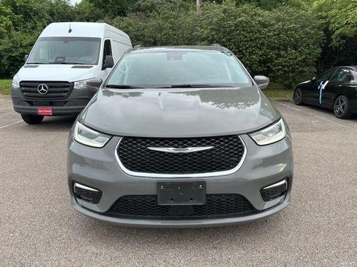 2022 Chrysler Pacifica Touring-L
