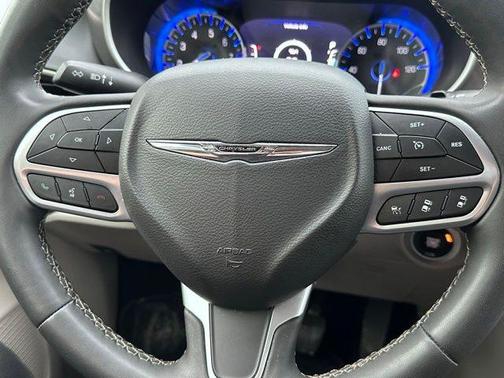 2022 Chrysler Pacifica Touring-L