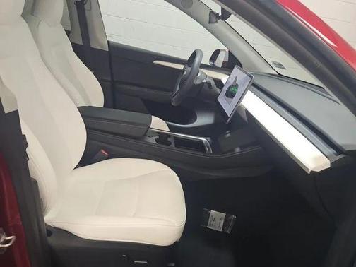 2025 Tesla Model Y Long Range