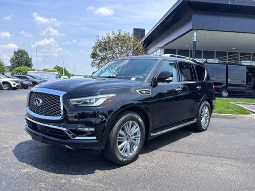 2023 INFINITI QX80 Luxe