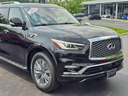 2023 INFINITI QX80 Luxe