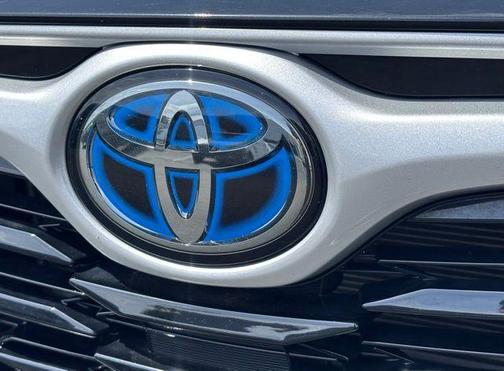 Midnight Black Metallic 2023 Toyota Highlander Hybrid XLE