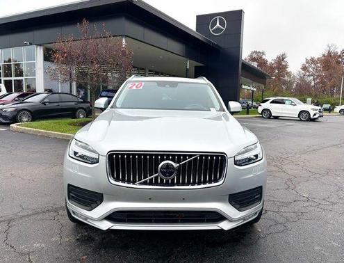 2020 Volvo XC90 T6 Momentum 7 Passenger