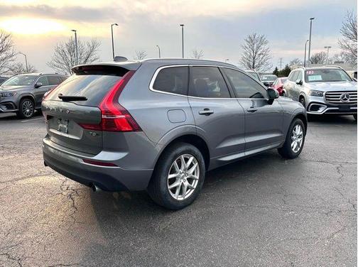 2021 Volvo XC60 T5 Momentum
