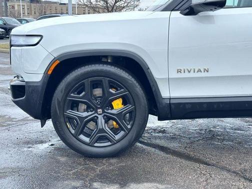 2024 Rivian R1S Adventure Quad Motor Large Pack