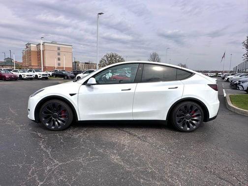 Pearl White Multi 2024 Tesla Model Y Performance