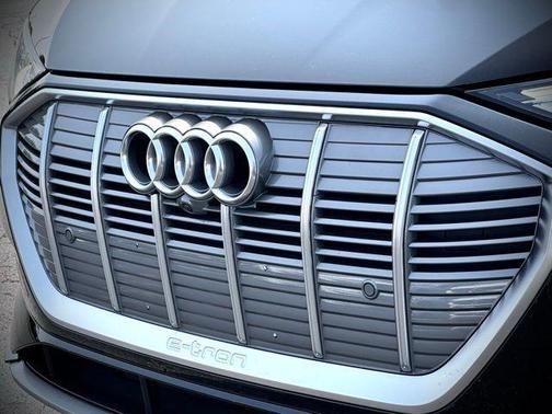 2019 Audi e-tron Prestige