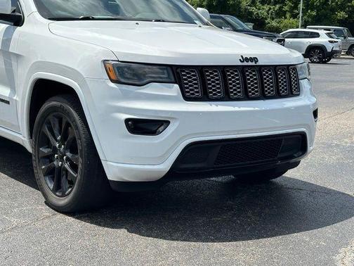 Bright White Clearcoat 2021 Jeep Grand Cherokee Laredo X