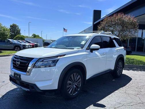 2023 Nissan Pathfinder SL