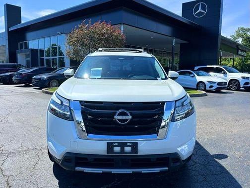 2023 Nissan Pathfinder SL