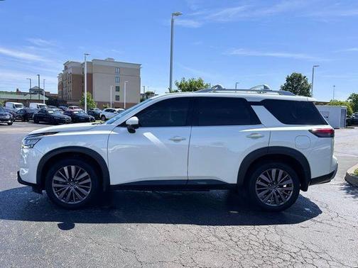 2023 Nissan Pathfinder SL
