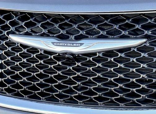 2023 Chrysler Pacifica Touring-L