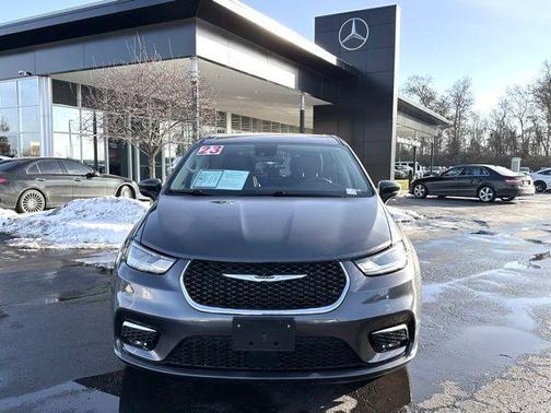 2023 Chrysler Pacifica Touring-L