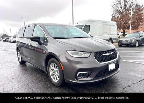 2023 Chrysler Pacifica Touring-L