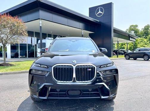 2023 BMW X7 M60i