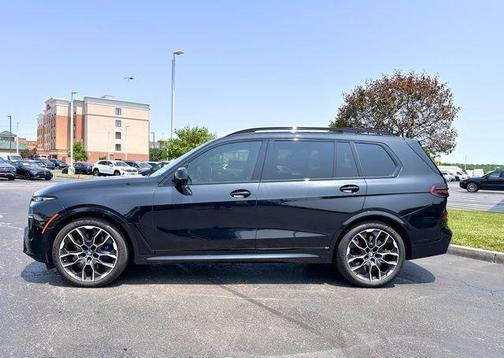 2023 BMW X7 M60i