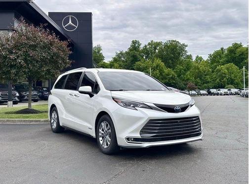 Blizzard Pearl 2021 Toyota Sienna